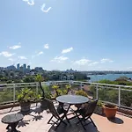 Elegant Studio With Rooftop Harbour Views