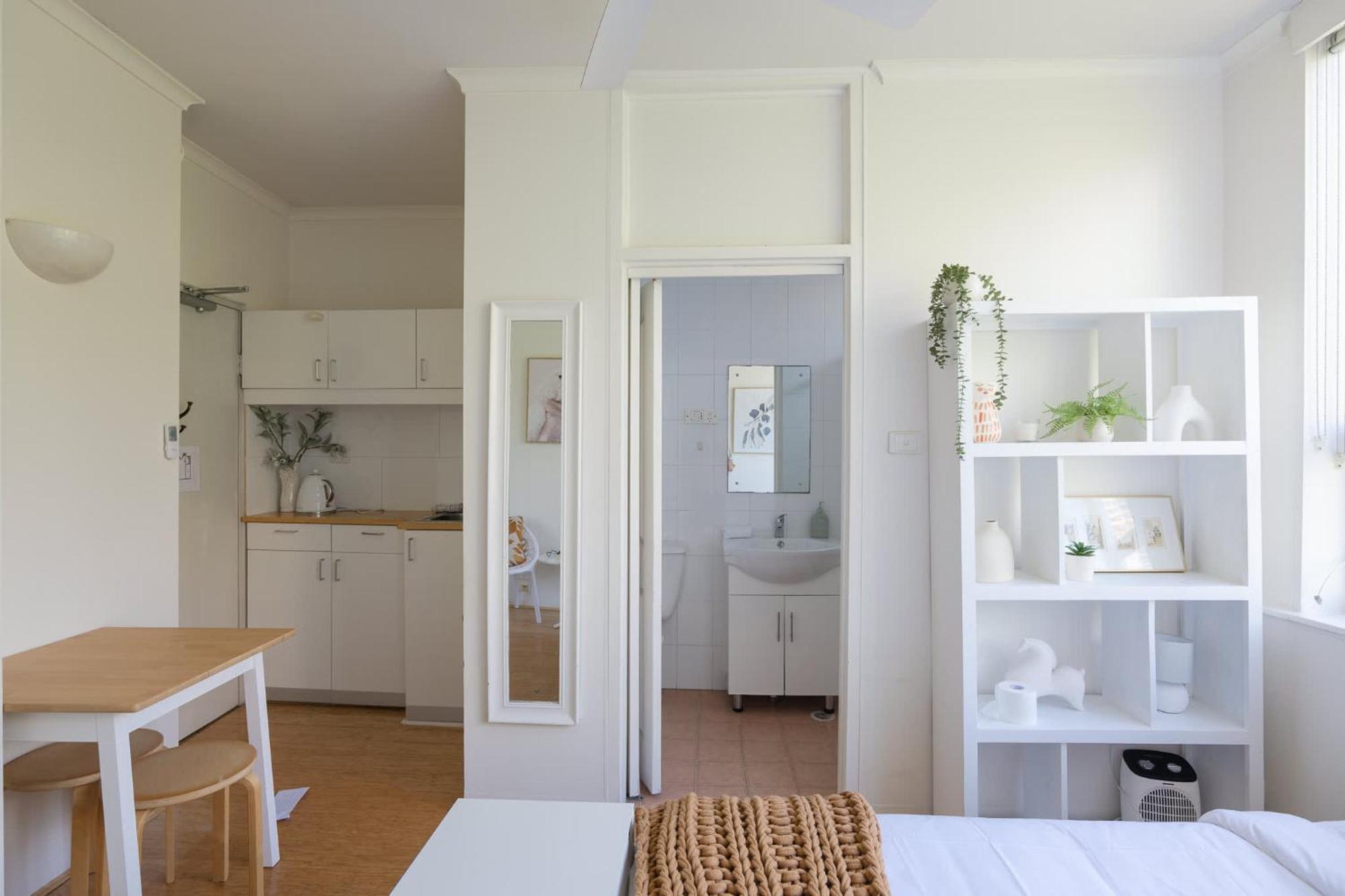 Elegant With Rooftop Harbour Views *