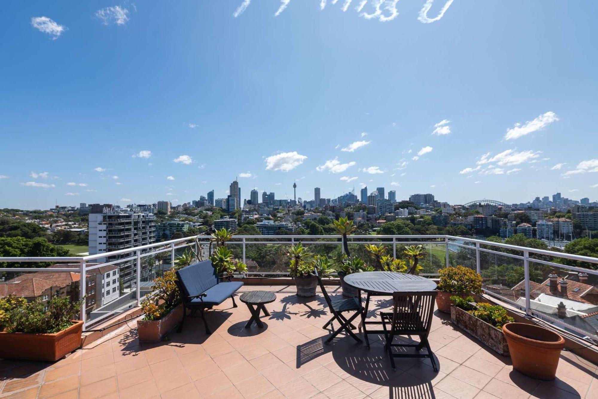 Elegant With Rooftop Harbour Views Apartment Sydney
